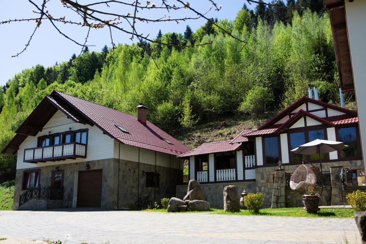 Villa Kamyanka à Yaremtche Extérieur photo